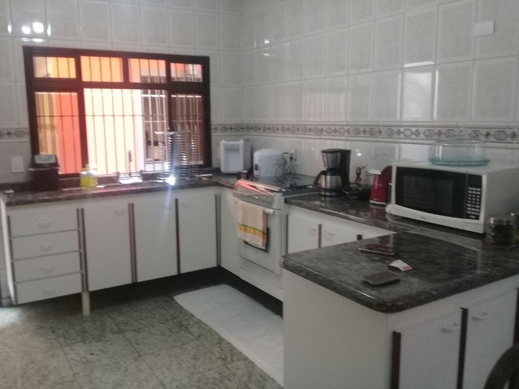 Excelente sobrado com churrasqueira, forno a lenha e quarto externo – Vila Alpina