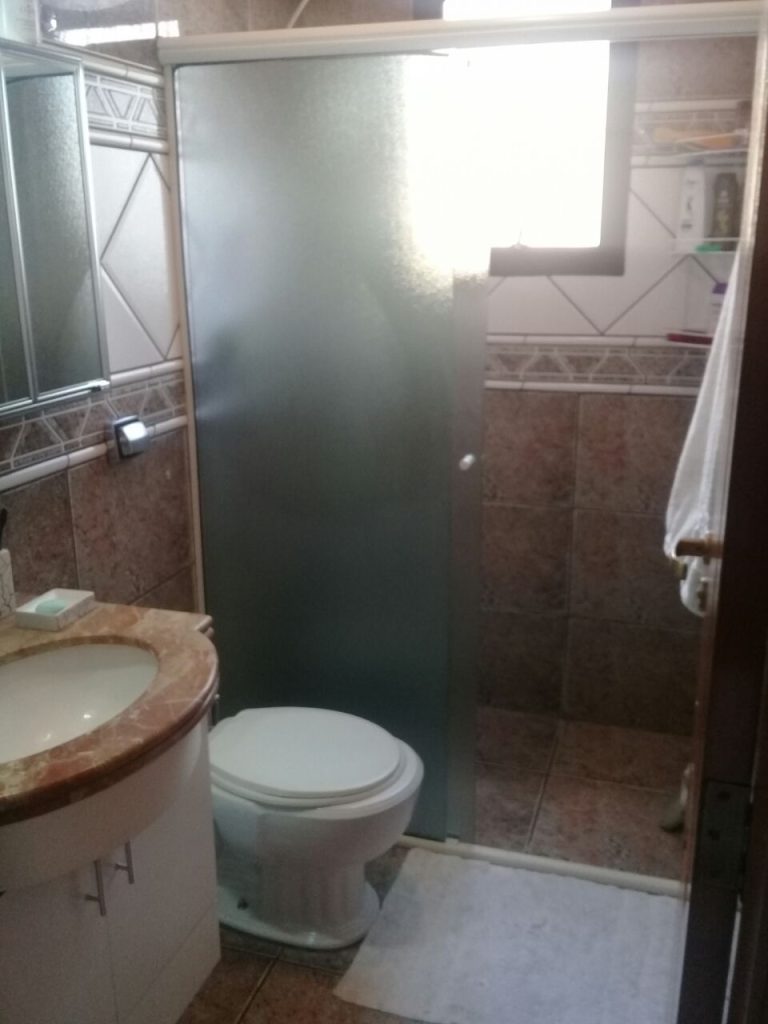 Excelente sobrado com churrasqueira, forno a lenha e quarto externo – Vila Alpina