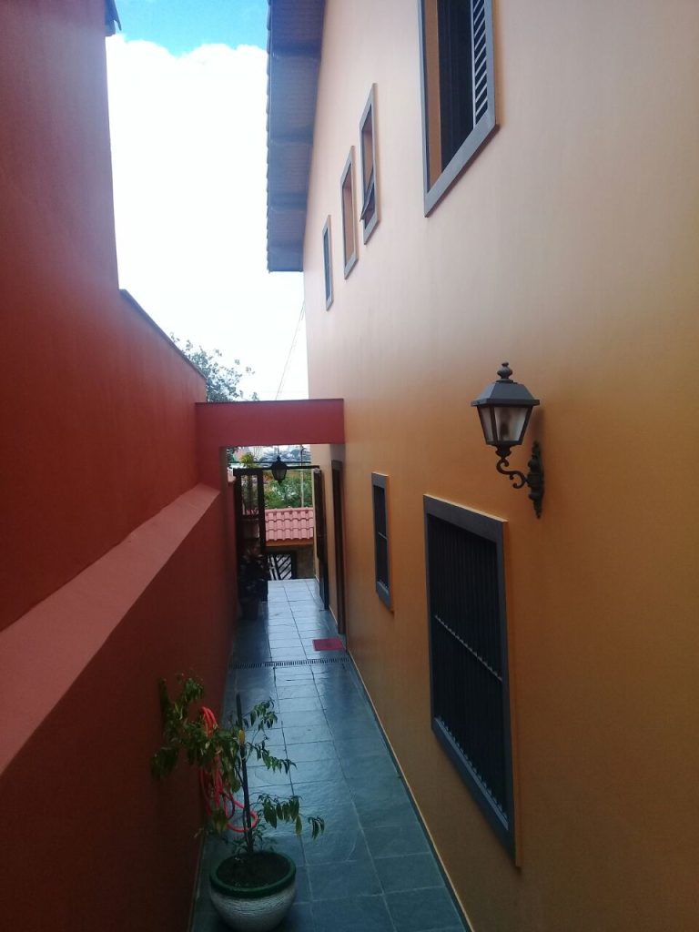 Excelente sobrado com churrasqueira, forno a lenha e quarto externo – Vila Alpina