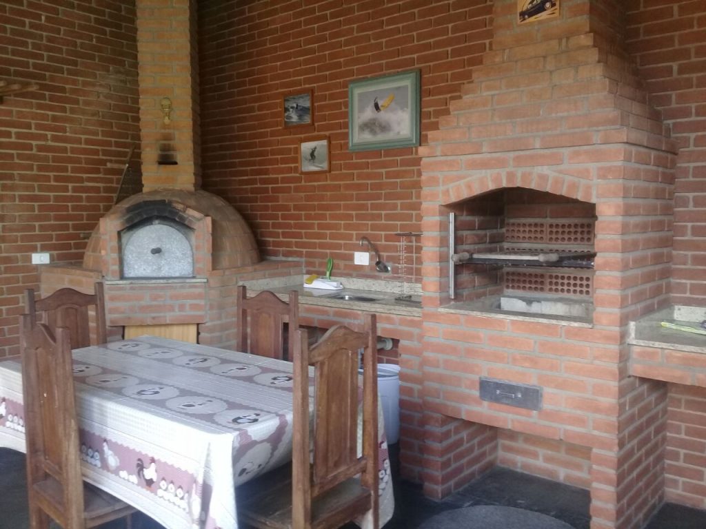 Excelente sobrado com churrasqueira, forno a lenha e quarto externo – Vila Alpina