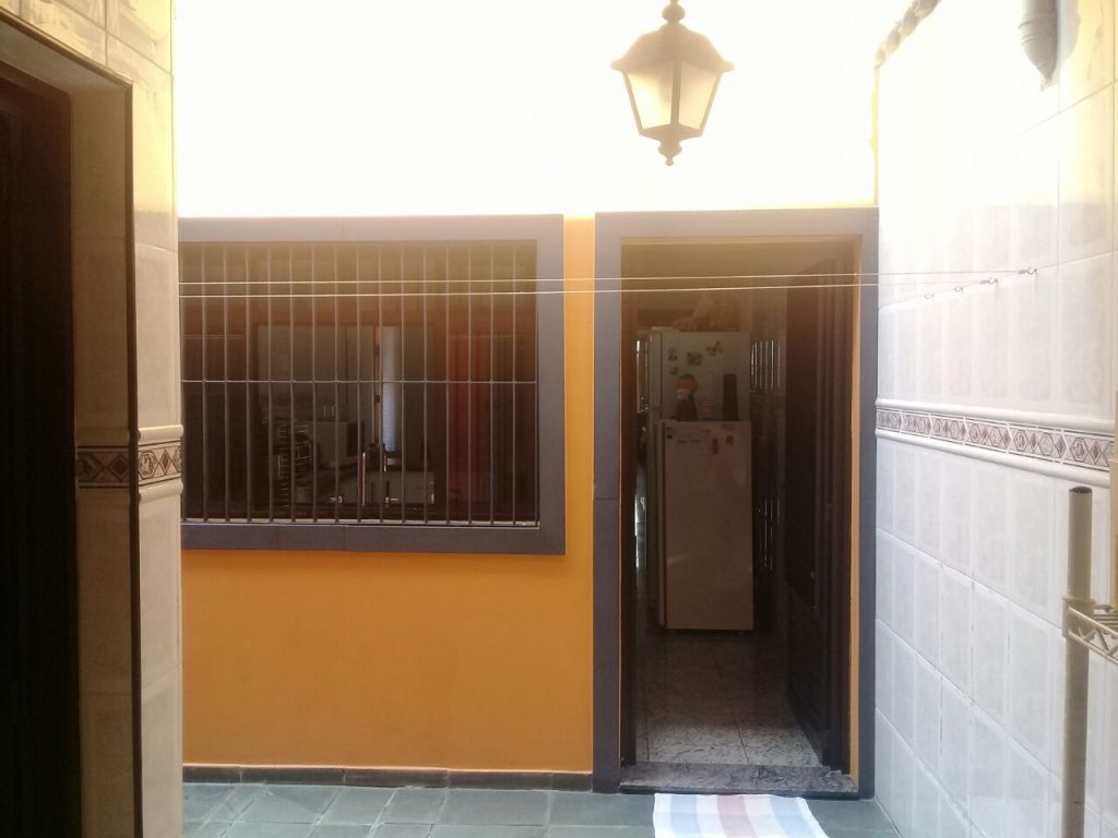 Excelente sobrado com churrasqueira, forno a lenha e quarto externo – Vila Alpina