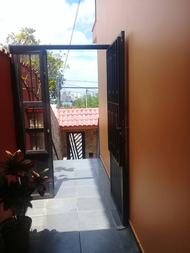 Excelente sobrado com churrasqueira, forno a lenha e quarto externo – Vila Alpina