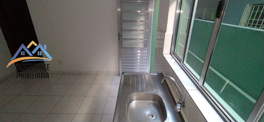 Quarto e cozinha na Rua Araripe, 529 – casa 02 – Vila Califórnia