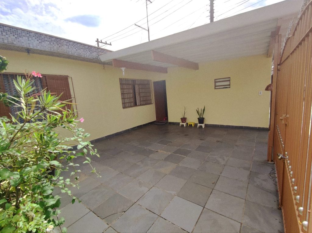 VENDE-SE bonita casa na Rua Ielmo Marinho + Salãozinho de esquina