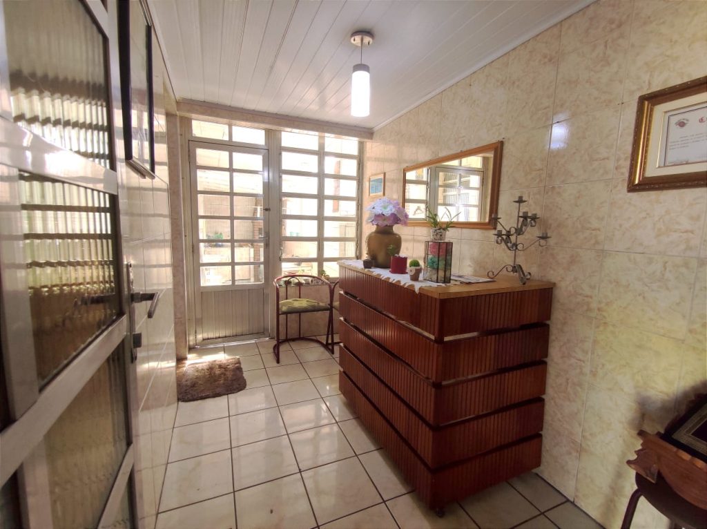 VENDE-SE bonita casa na Rua Ielmo Marinho + Salãozinho de esquina