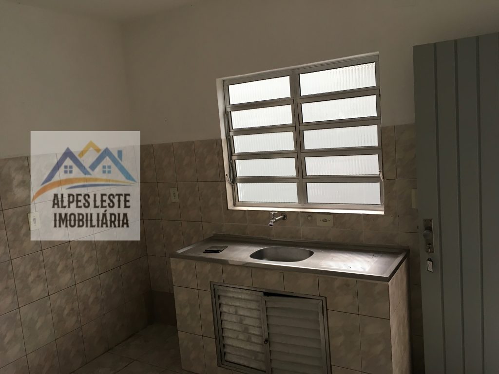 QUARTO e COZINHA com QUINTAL próximo à São Caetano do Sul!