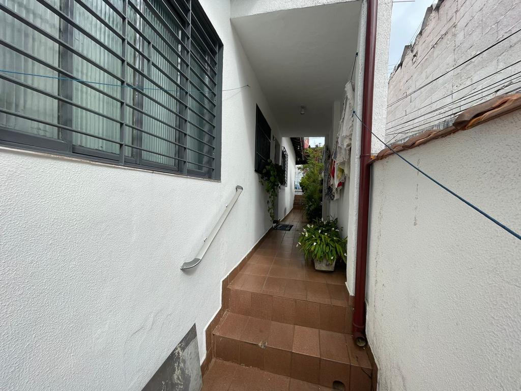 VENDA: Casa assobradada, pode ser modificada para duas moradias – SACOMÃ