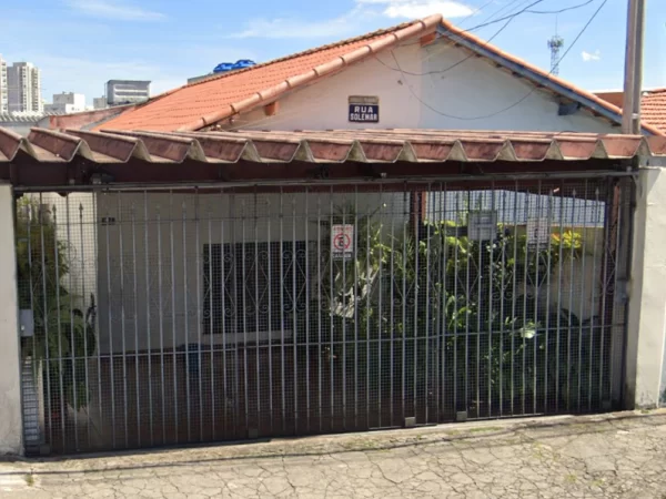 VENDA: Casa assobradada, pode ser modificada para duas moradias – SACOMÃ